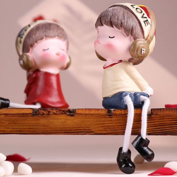 Loving Couple Showpiece